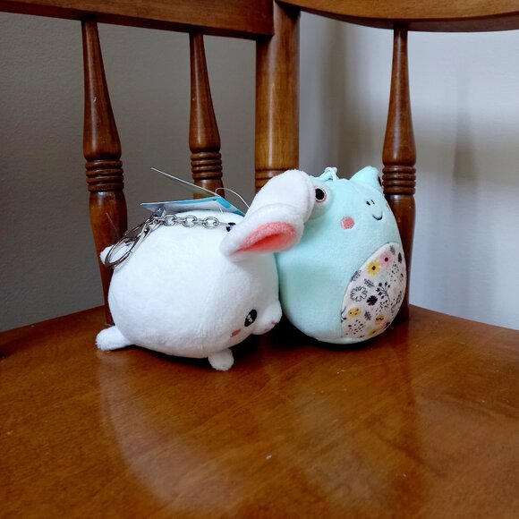 2 New Keychains With Tags - Picture 2 of 7